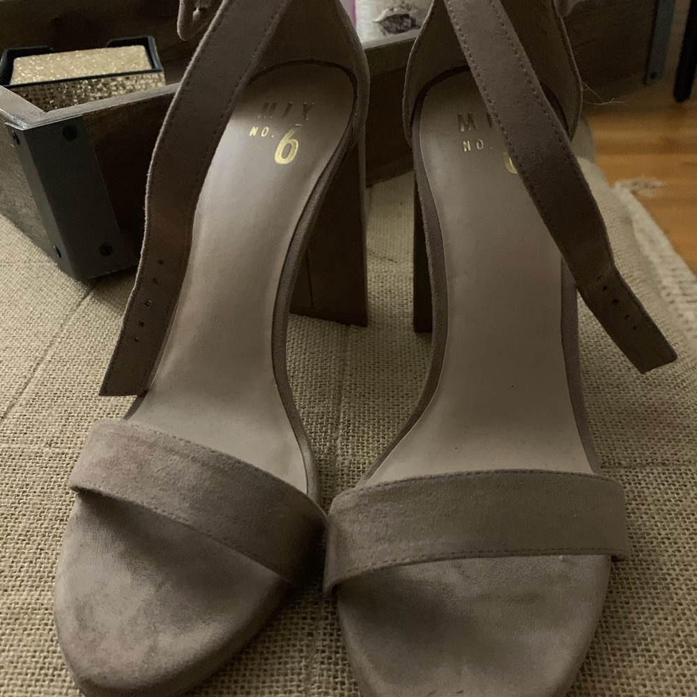 Sandal - Picture 2 of 10